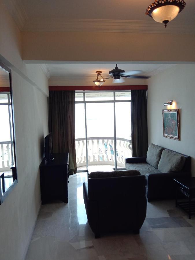 Glory Beach Resort Private Penthouse 포트딕슨 외부 사진